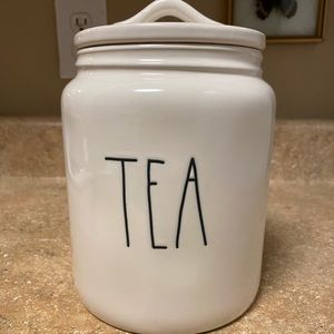 🍶RAE DUNN CANISTER🍶